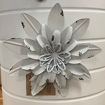 WT Collection White Metal Flower Magnet